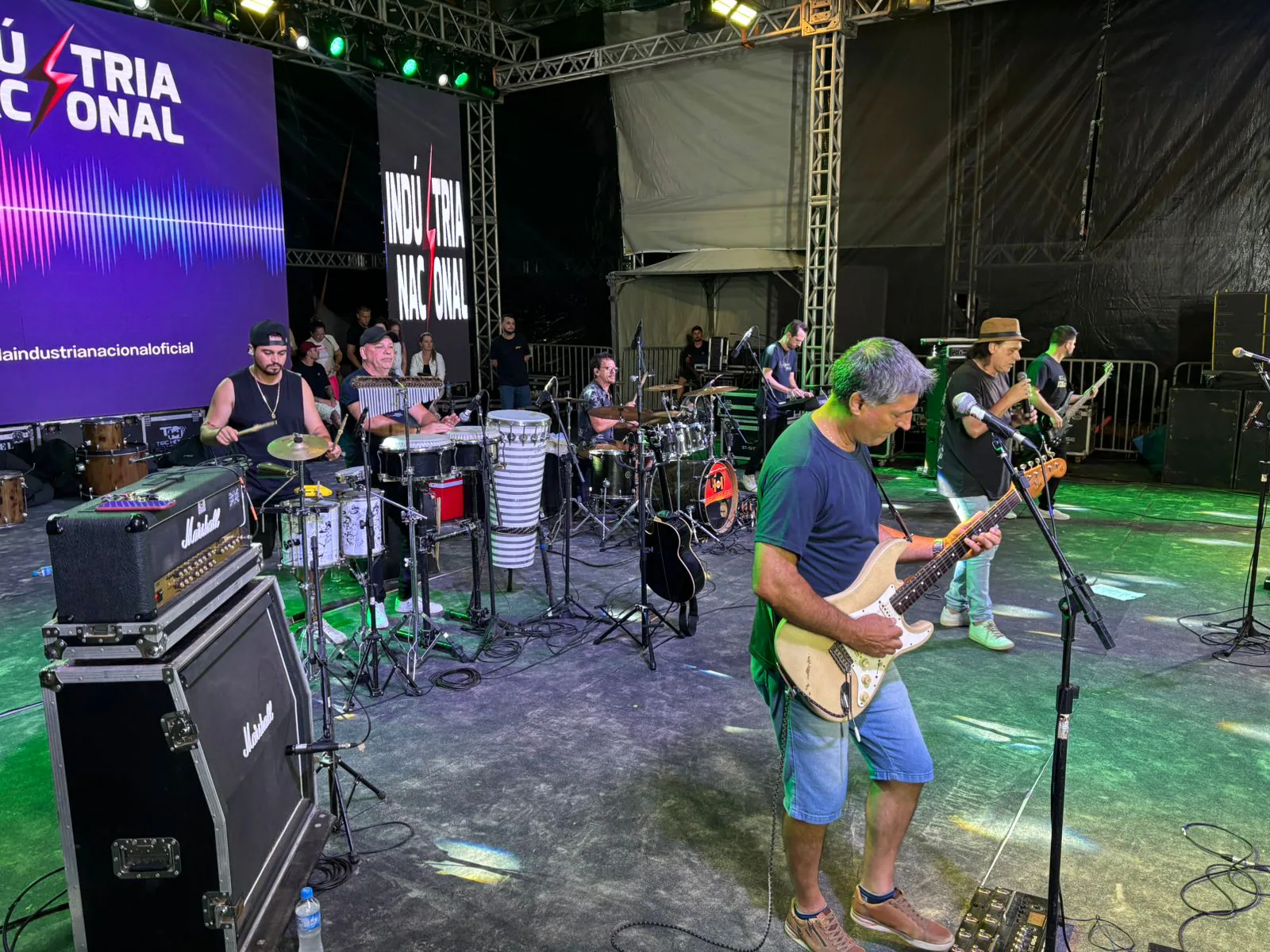 Músicos se apresentam no palco de uma edição anterior do Réveillon de Torres