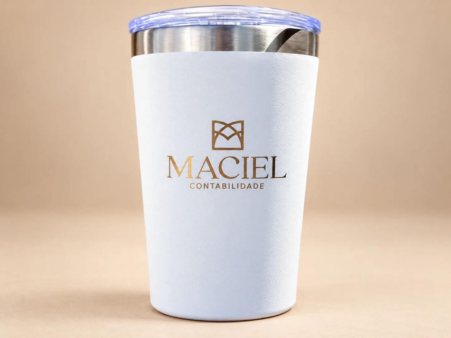 White mug personalized with the Maciel Contabilidade brand