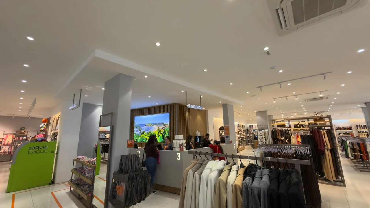 Balcões de atendimento e caixas da Shop Rio